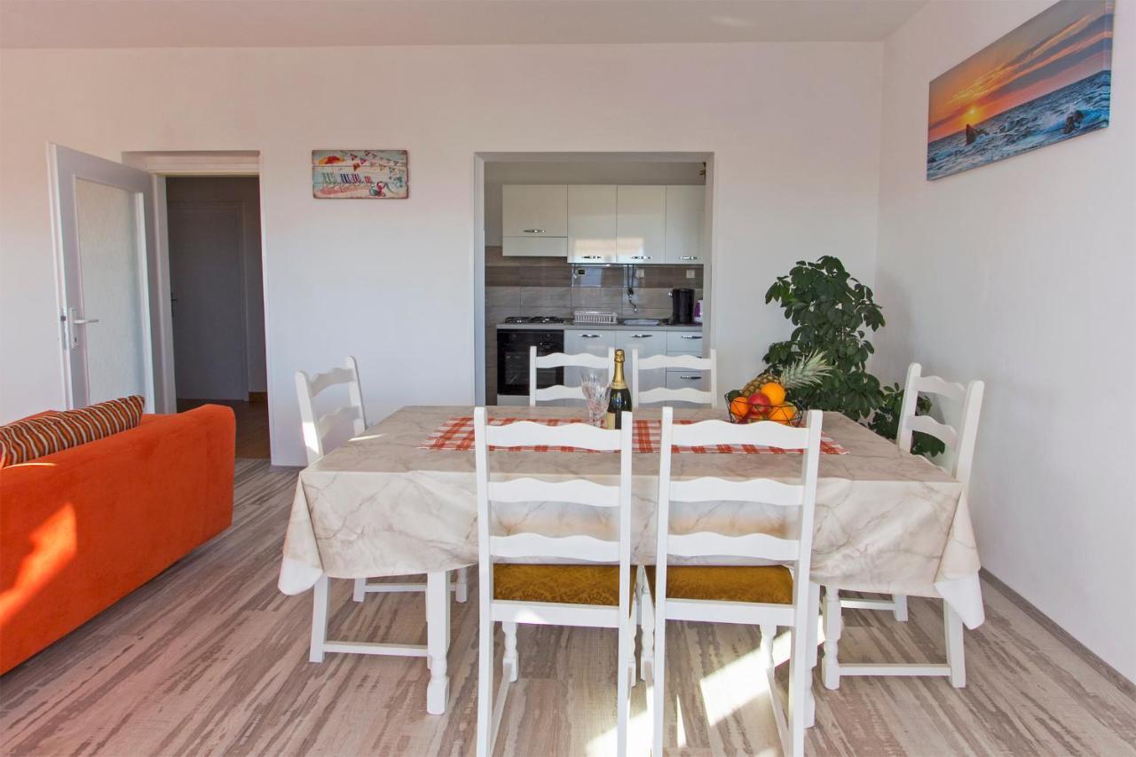 Nella Apartman