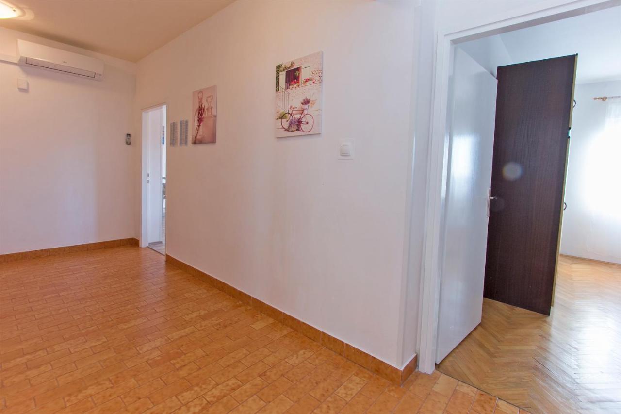 Nella Apartman